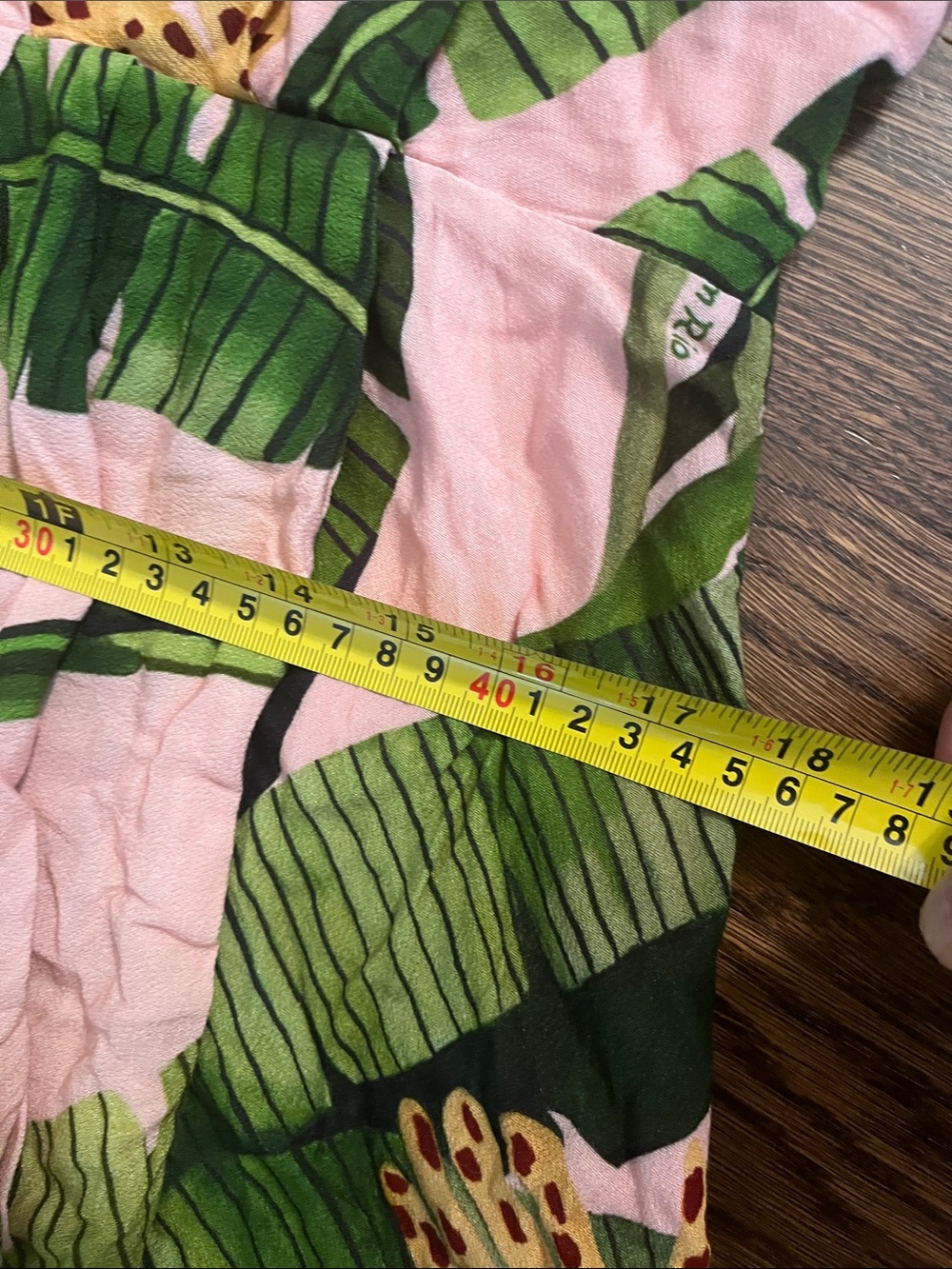 This is a FARM Rio pink maxi dress featuring a vibrant green banana M - Picture 6 of 7